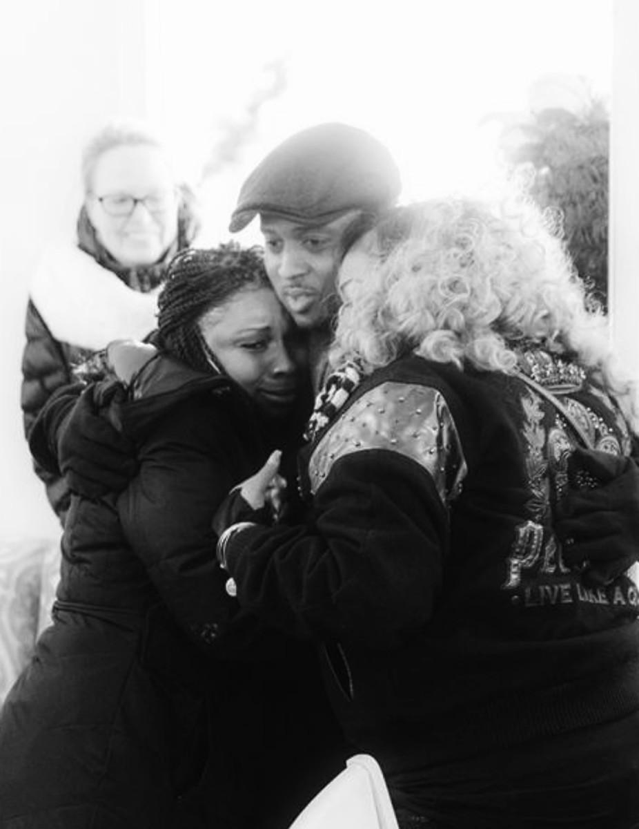 warrick-dunn-hugs